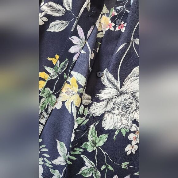 NWOT H&M Navy Floral Blouse - Size 6 - Picture 7 of 9